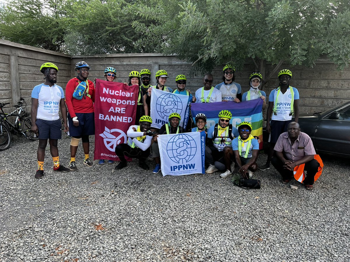 IPPNW_Africa's tweet photo. 🚴♀️🚴♂️💨 Conquered 109km yesterday on Nairobi to Mombasa bike ride from Emali to Mtito Andei! 🌳🌄🦒 Thrilling landscapes, descents
#ippnwbiketour2023 #breakthechain #healththroughpeace
#disarmament #climatecrisis
#cyclingforpeace https://t.co/RUjSToB0nR