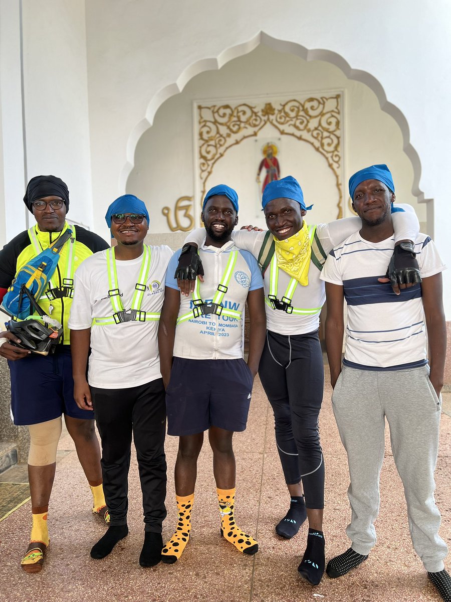 IPPNW_Africa's tweet photo. 🚴♀️🚴♂️💨 Conquered 109km yesterday on Nairobi to Mombasa bike ride from Emali to Mtito Andei! 🌳🌄🦒 Thrilling landscapes, descents
#ippnwbiketour2023 #breakthechain #healththroughpeace
#disarmament #climatecrisis
#cyclingforpeace https://t.co/RUjSToB0nR