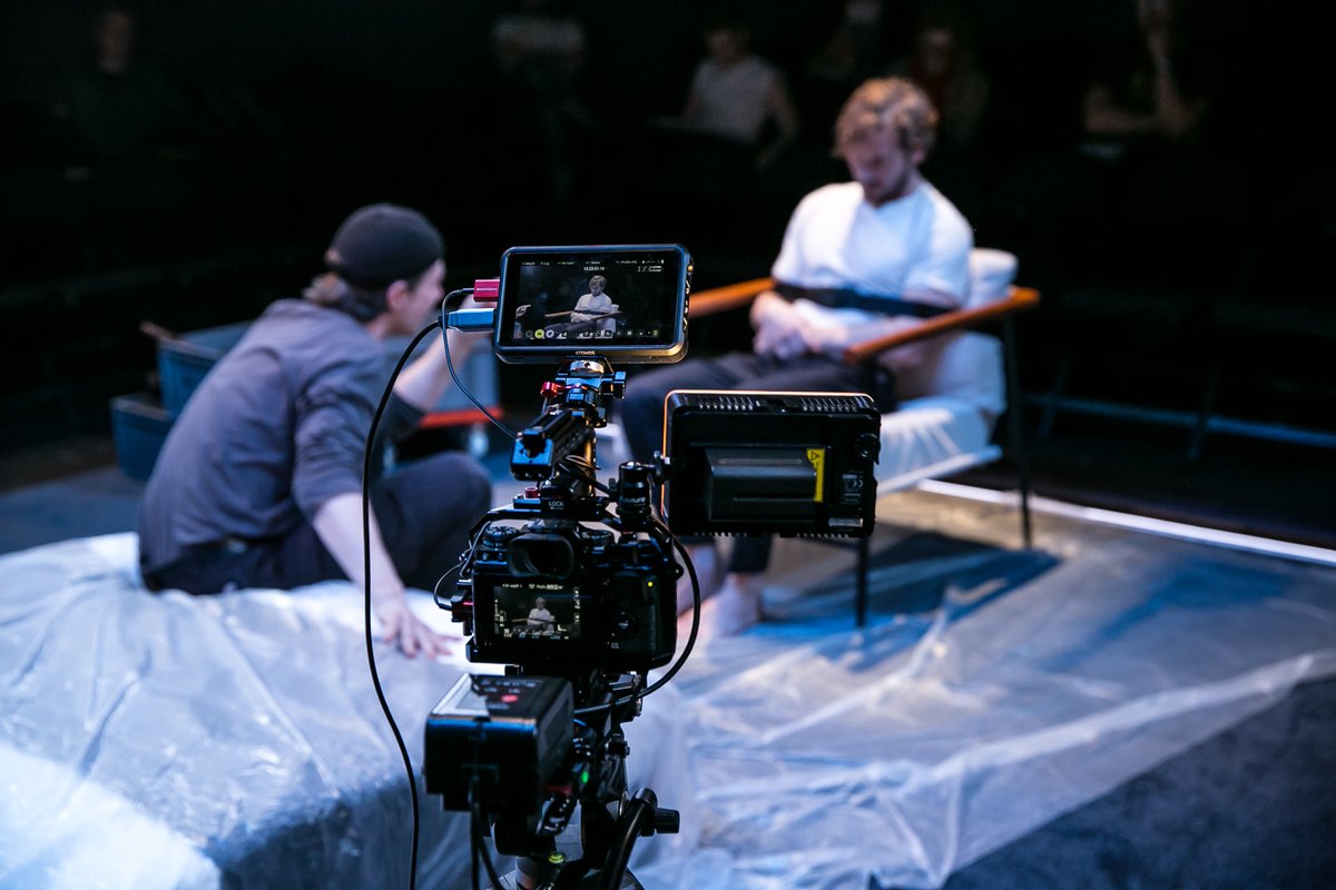 Snowflakes is ⭐⭐⭐⭐ 'the perfect piece of theatre" (Pocketsize Theatre) and ⭐⭐⭐⭐ 'haunting and unforgettable (Everything Theatre). You only have until 6 May to catch it in P90!
⭐⭐⭐⭐  (London Theatre Review,  Adventures in Theatreland)
🎟️bit.ly/3LGyPc0
👉6 May