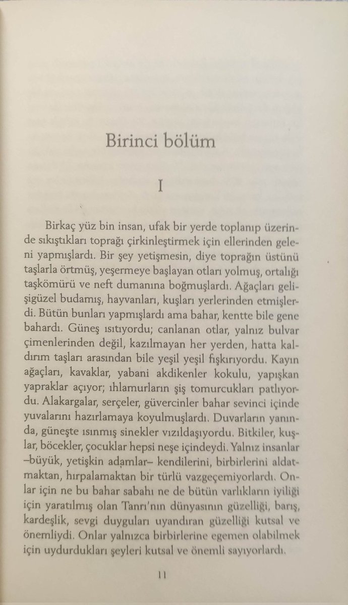 <a href="/UmbertoArte/">UmbertoArte</a> Abi bu çeviri Ergin Altay (İletişim yay.)

Ben Nihal Yalaza Taluy çevirisini daha çok seviyorum. Onu da ekleyeyim