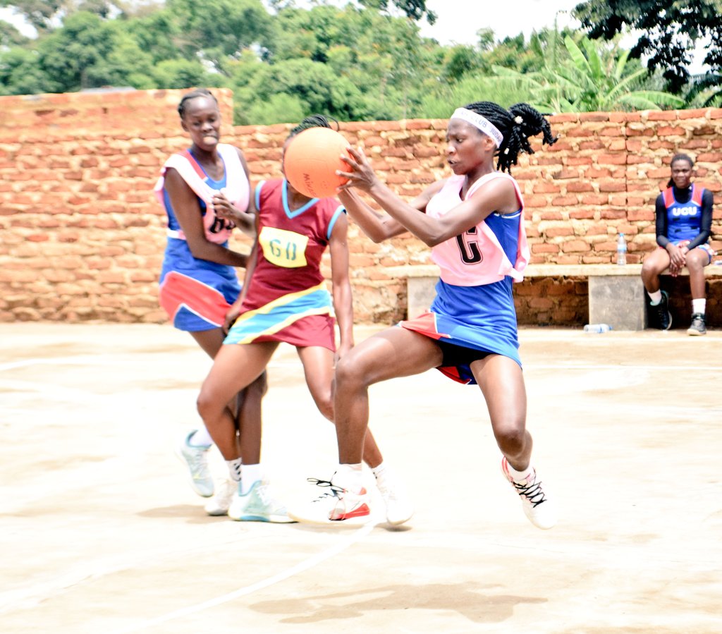 NetballUpdates1's tweet photo. #WeekendAction #Game2
FT'
UCU Angels 38-44 @PrisonsNetballC
Q1: 09-09
Q2: 14-20
Q3: 25-33
Q4: 38-44
@PrisonsNetballC also still in the race for the title, Nanyonga and Namulumba have been exceptional today!
#UNSL | #UNF256 | #Shecranes256
@kayiirajackson @NBSportUg @ucu_sports https://t.co/6qhGwUmfFl