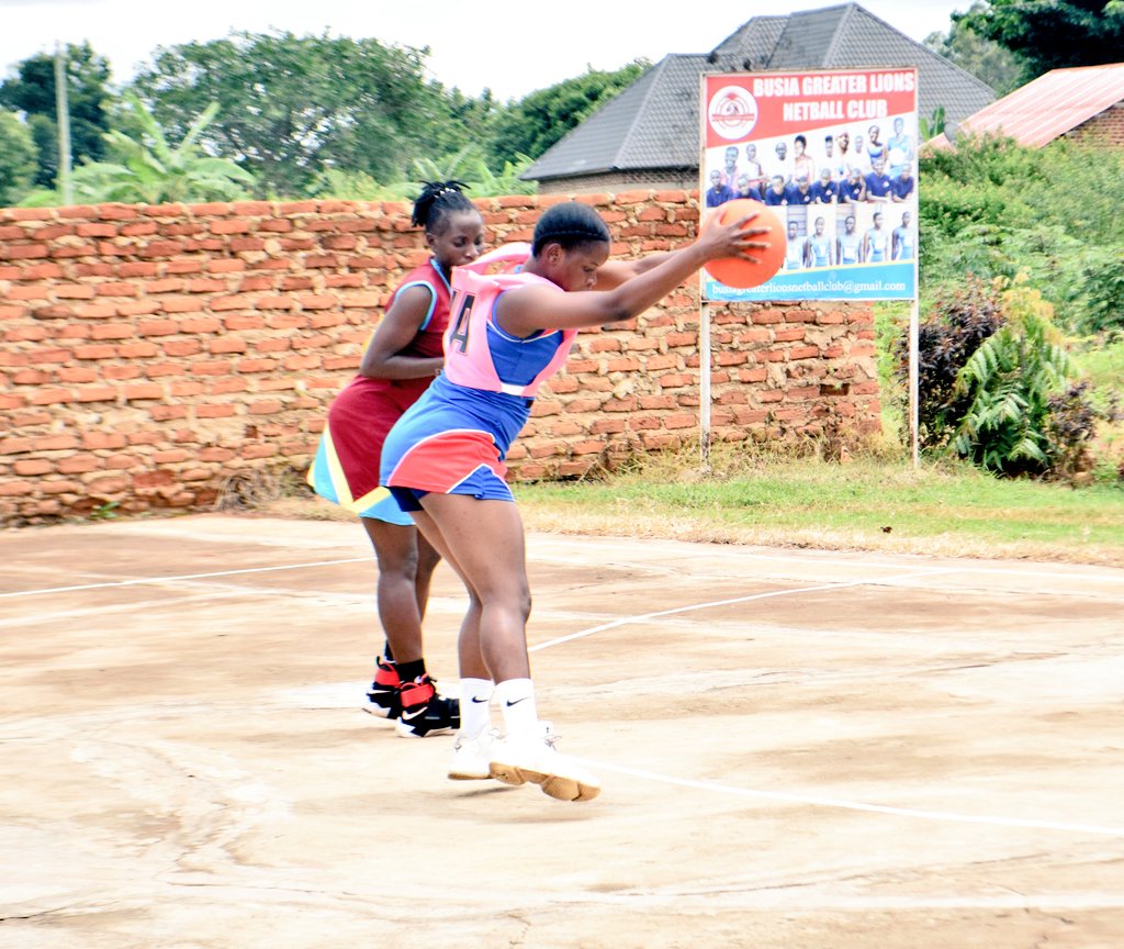 NetballUpdates1's tweet photo. #WeekendAction #Game2
FT'
UCU Angels 38-44 @PrisonsNetballC
Q1: 09-09
Q2: 14-20
Q3: 25-33
Q4: 38-44
@PrisonsNetballC also still in the race for the title, Nanyonga and Namulumba have been exceptional today!
#UNSL | #UNF256 | #Shecranes256
@kayiirajackson @NBSportUg @ucu_sports https://t.co/6qhGwUmfFl