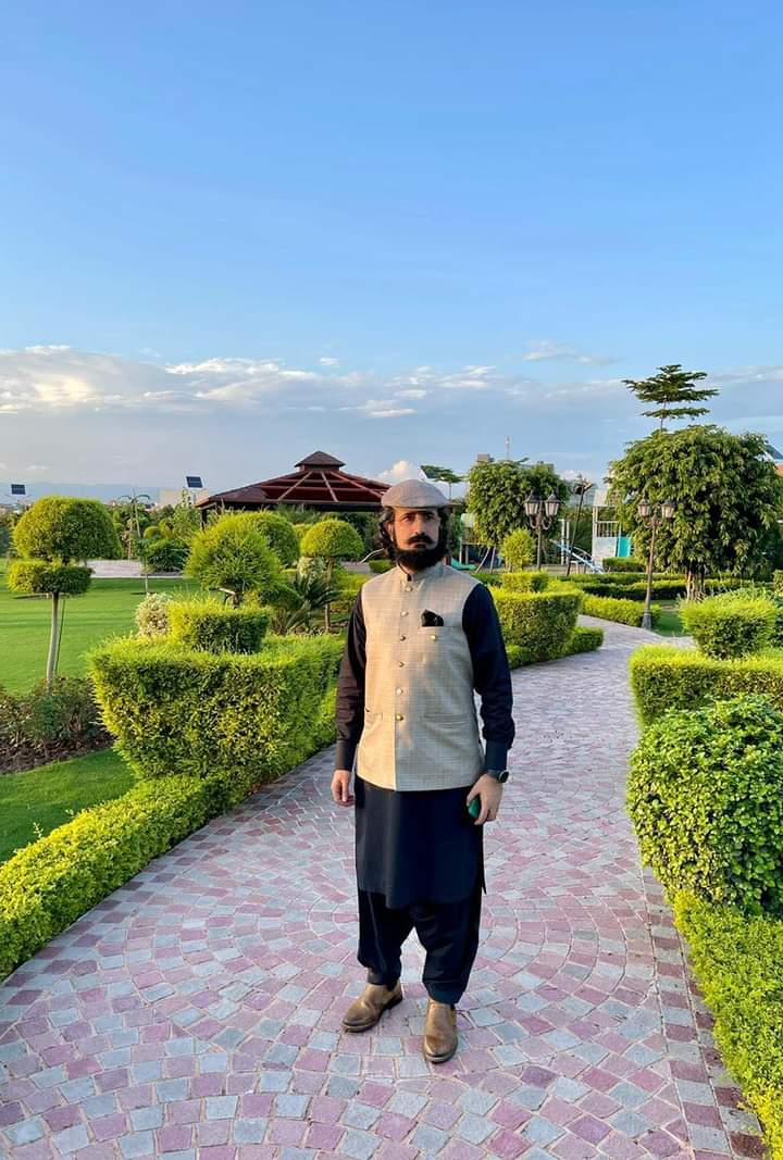 #HBDSahibzadaSultan422
عقل کی بنیاد پر کئے گئے وہ تمام اعمال لالچ پر مبنی ہوتے ہیں اور عشق پر کیے گئے اعمال ہمیشہ محبوب کو مقبول ہوتے ہیں