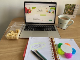 MsNursery's tweet photo. I like to crunch and doodle as I process what I am watching and hearing. Getting geared up for today's #EYPlayParty. What does your process look like? #earlyyears #CPD #EYFS #EarlyChildhood #lifelonglearners @toddle_edu https://t.co/gtUKnWaXD7