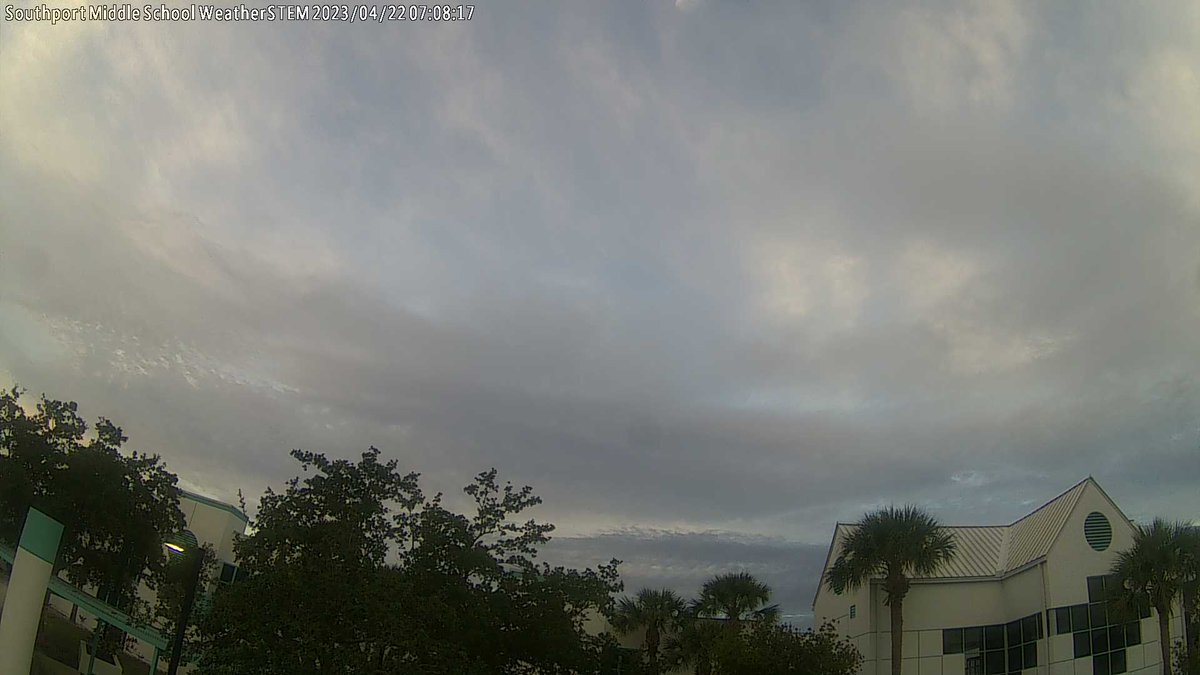 SPMWxSTEM's tweet photo. Southport Middle School at sunrise and it's 68.9 F. https://t.co/90lXmA9AVq