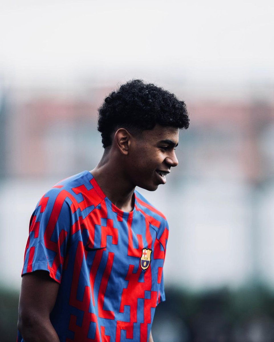 _BeFootball's tweet photo. 🔴 𝗢𝗙𝗙𝗜𝗖𝗜𝗘𝗟 ! Lamine Yamal (15 ans) est appelé pour la première fois par Xavi dans le groupe du Barça pour affronter l'Atletico Madrid demain ! 💎🇪🇸

C'est un 2007 😭 https://t.co/Dsc5K8S65c