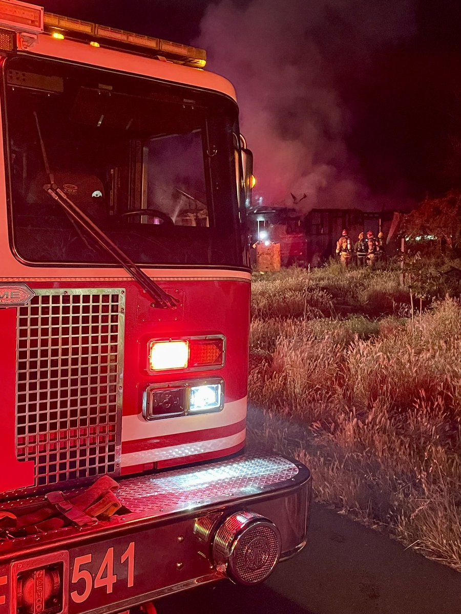 CALFIREBDU's tweet photo. #GrapeIC Residential Structure Fire Grape St X Cypress - Highland Rpt. Time 03:10 am. Abandoned structure fully involved, no exposures, no injuries. Cause under investigation. #yucaipafire @SanManuel @HighlandPolice assisting #highlandfire #firefighters https://t.co/qR80Ex8hu0