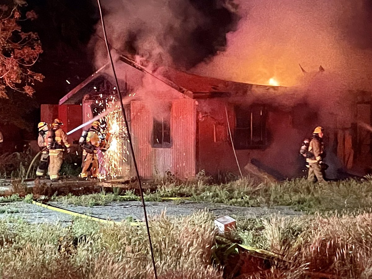 CALFIREBDU's tweet photo. #GrapeIC Residential Structure Fire Grape St X Cypress - Highland Rpt. Time 03:10 am. Abandoned structure fully involved, no exposures, no injuries. Cause under investigation. #yucaipafire @SanManuel @HighlandPolice assisting #highlandfire #firefighters https://t.co/qR80Ex8hu0