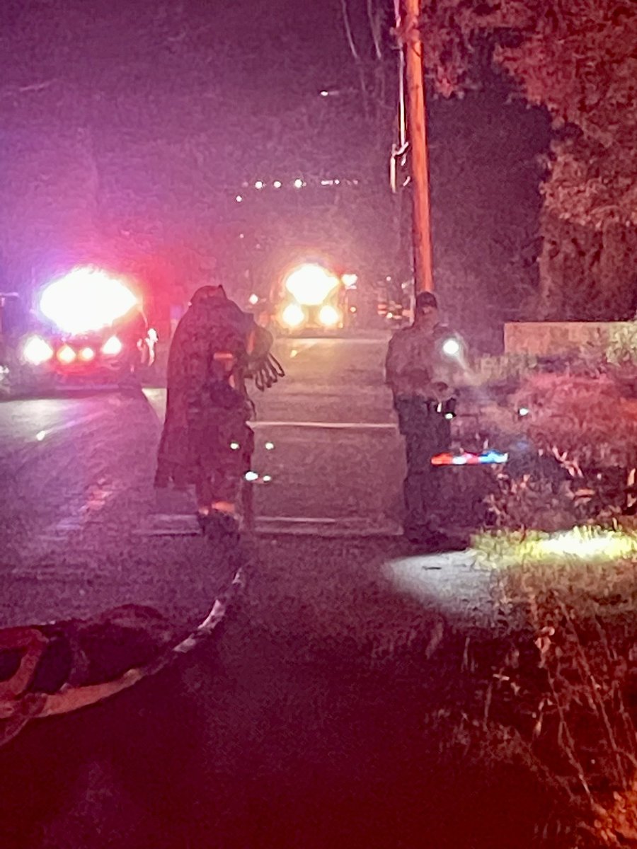 CALFIREBDU's tweet photo. #GrapeIC Residential Structure Fire Grape St X Cypress - Highland Rpt. Time 03:10 am. Abandoned structure fully involved, no exposures, no injuries. Cause under investigation. #yucaipafire @SanManuel @HighlandPolice assisting #highlandfire #firefighters https://t.co/qR80Ex8hu0