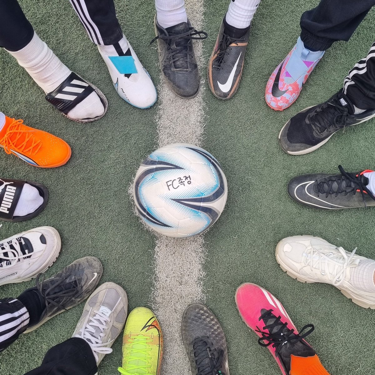 Ie_lluddaU_36's tweet photo. 족정 오운완⚽️🔥 https://t.co/soZtUh8Vny