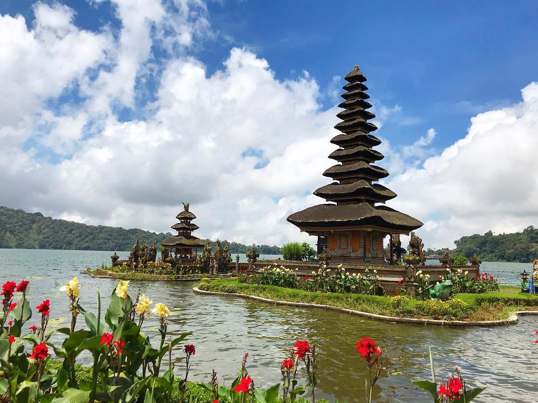 Lake Bratan in Indonesia This lake is holy water and comes from an old mountain
#BabySwap #BabyWonderland #Babyverse
<a href="/babyswap_bsc/">BabySwap</a>