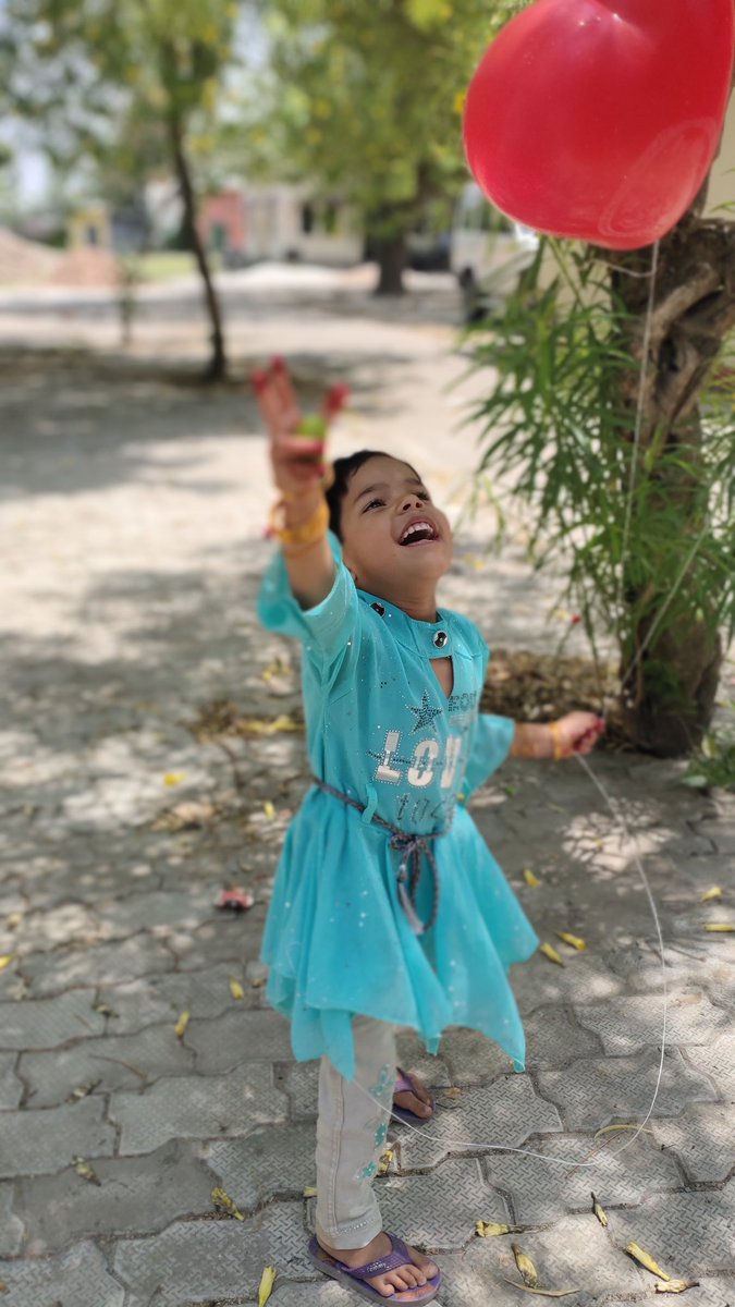 क़ायम रहे ख़ुदा पर वो ईमान मुबारक
ईमान मुक्कमल हो ये अरमान मुबारक
दिल-जिस्म-रूह पाक रहे दौर-ए-इबादत
आप सभी देशवासियों को हो ईद मुबारक||
आज ईद-उल-फितर पर हम दुनिया के मालिके मौला अल्लाह-तबारक-ता आला के बारगाह में पूरी कायनात के अमन चैन,सलामती की दुआ करते हैंlईद मुबारक <a href="/kbsalsaud/">Khalid bin Salman خالد بن سلمان</a>