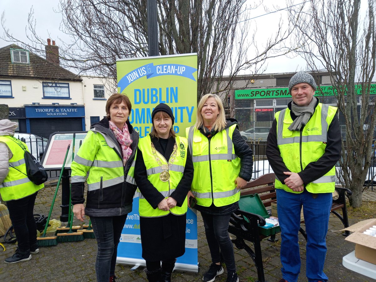 DublinCityPPN's tweet photo. Happy #EarthDay & 1st day of #DublinCommunityCleanup to #KeepDublinBeautiful
We were in Finglas again this morning with volunteers from @Finglastidytown
And @LordMayorDublin @caroline1conroy
Fantastic morning!
#SDGsIrl #SpringClean23 #NationalSpringClean https://t.co/88chdDNpMO