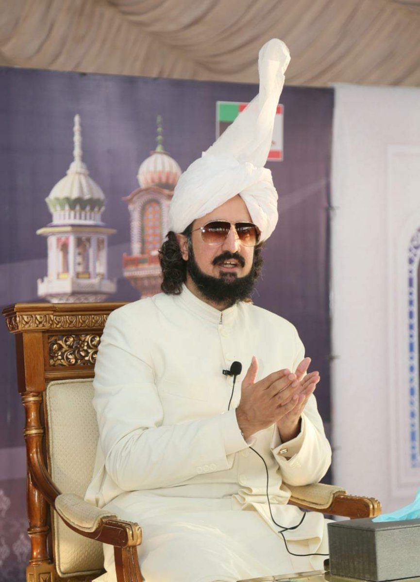 تھا ضبط بہت مشکل اس سیل معانی کا 
کہہ ڈالے قلندر نے اسرار کتاب آخر
#HBDSahibzadaSultan422