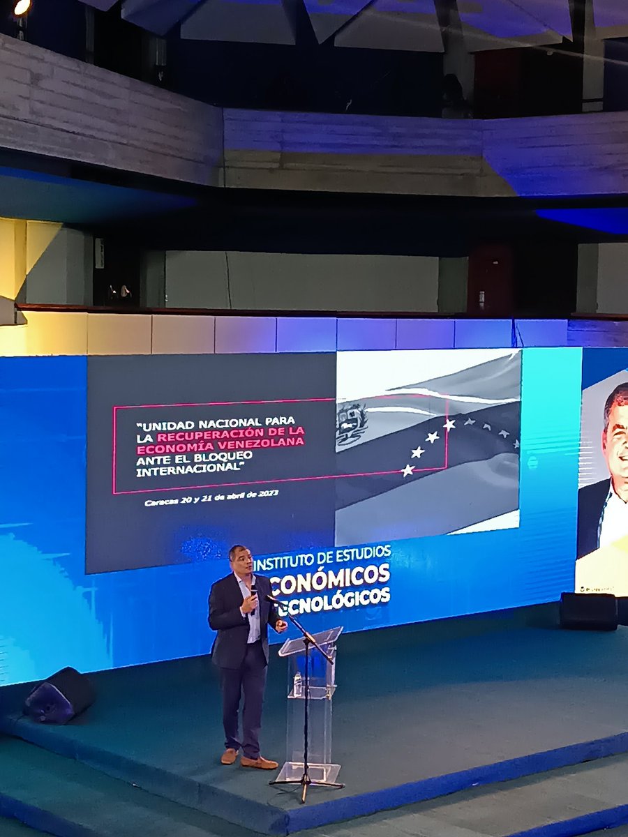 LaRosaInfoVE's tweet photo. Rafael Correa @MashiRafael: Las sociedades no deben responder a una lógica de mercado que convierta todo en mercancía. El mercado es un gran siervo, pero un pésimo amo, y debe edificarse en función de las necesidades sociales, 
#seminario https://t.co/0IBcUk6fNL
