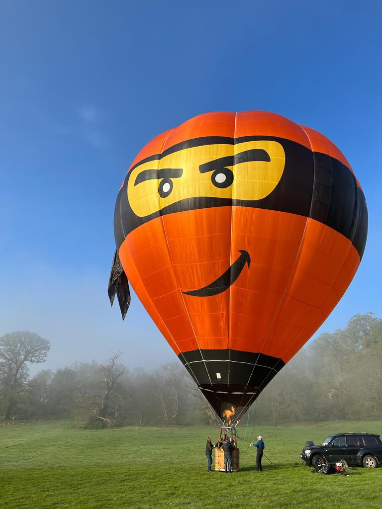 kubicek_uk's tweet photo. The 3rd brand new Kubicek to be announced for the UK this year. Introducing the Ginger Ninja G-GNJR owned by Sally, Austin and the Stevens family in Bristol.

#hotairballoons #newhotairballoon #ballooning #ninja #bristol https://t.co/nJ3SOQiFvD