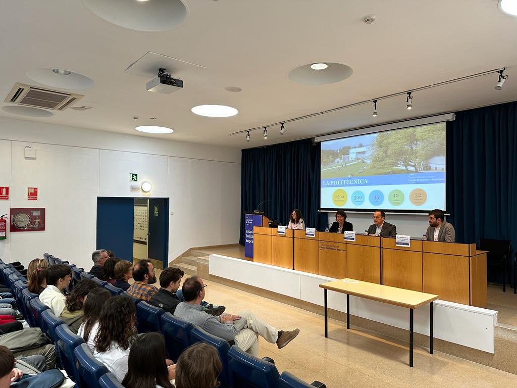 UdGPolitecnica's tweet image. L’estudi d’enginyeria #informatica #GINF obre portes a qualsevol empresa #insercio #laboral inclosa l’#emprenedoria per iniciar el propi projecte empresarial @PatronatEPS