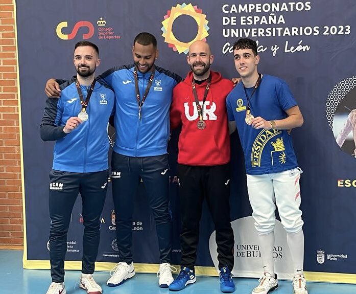 Victorlopeg's tweet photo. CAMPEONATO DE ESPAÑA UNIVERSITARIO 2023. 
.
🥉BRONCE🥉 POR FIN, POR FIN un reconocimiento individual nacional, sudado y trabajado, aunque sea en un CEU, que se traduce en ánimos y en ganas para el futuro.
.
#CEU2023 #UniRioja @salo_esgrima @uniriojaDeporte https://t.co/Y7adbJNtUy