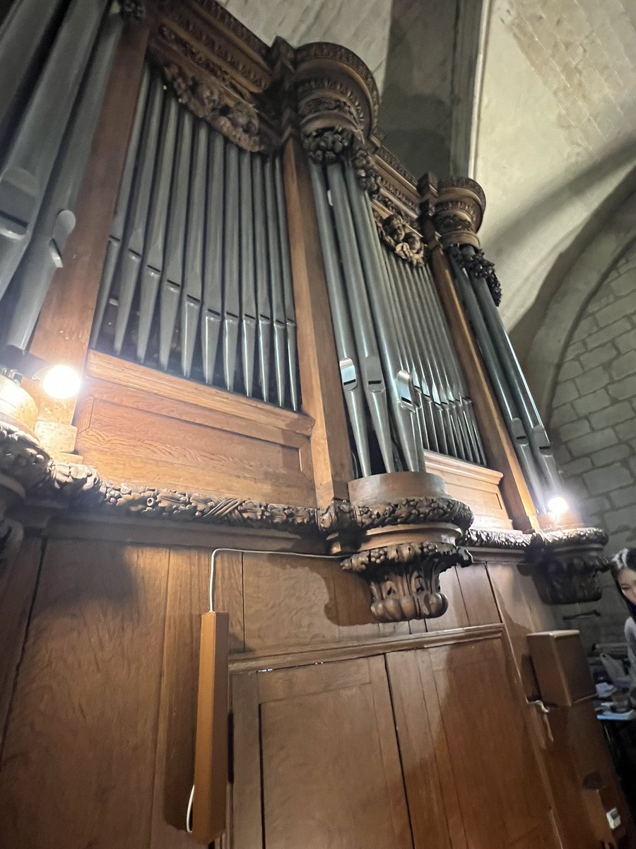 Celebrating #internationalorganday in style with this beautiful Cavaillé-Coll at St Pierre de Montmartre in Paris, the first one I’ve ever played!