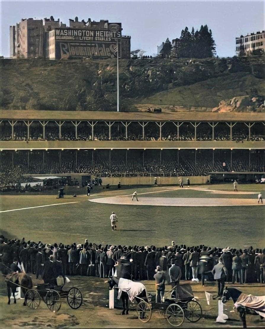 Today, we will dedicate our account to past and present #MLB ballparks