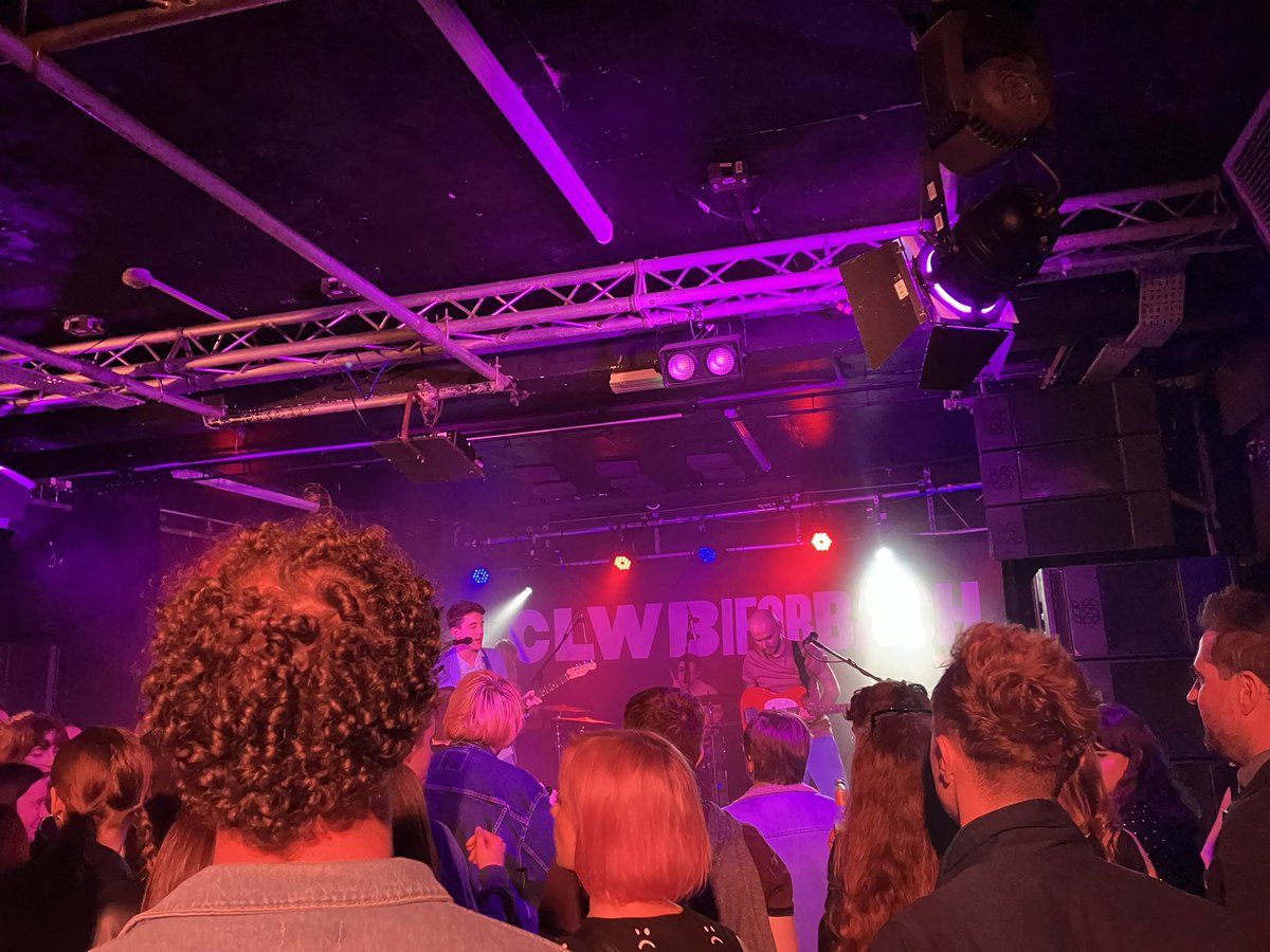 Llawer o hwyl neithiwr yn ‘<a href="/ClwbIforBach/">Clwb Ifor Bach</a> gwylio <a href="/Swnami_/">Sŵnamii</a> Fy nghyntaf gig Gymraeg gyda phobl arbennig <a href="/bayley_bethan/">Beth Bayley</a> <a href="/aimiescott/">aimie.george</a> <a href="/matty_westside/">Matt Lawrence</a> 🥰 Dw i’n eich caru chi xx
