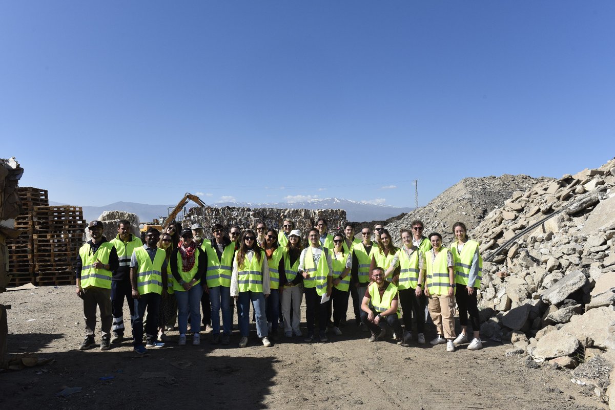 MasterBiotecUGR's tweet photo. #BIPErasmus students and professors at EIDER facilities https://t.co/857kYiQD5U