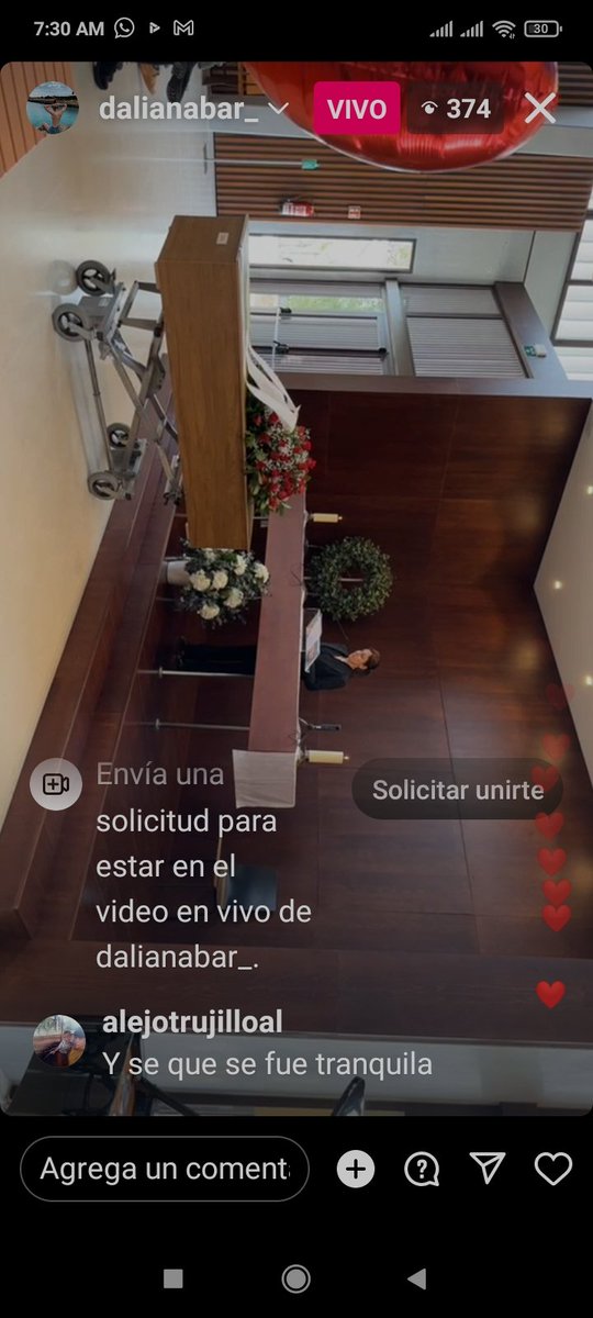 vaca_ojo's tweet photo. Por IG transmiten en vivo el funeral de LA CHICA DE TITANIO desde Barcelona -España https://t.co/YBaaj4Fkc0