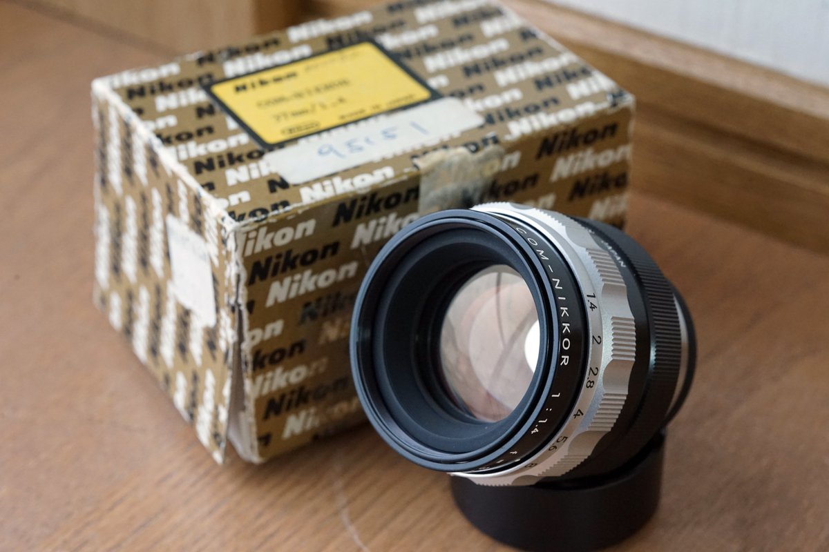 日本光学工業（ニコン）のComputer Output Microfilming用レンズ、COM-Nikkor 37mm F1.4を入手
めったに出てくることのないレアなレンズだ