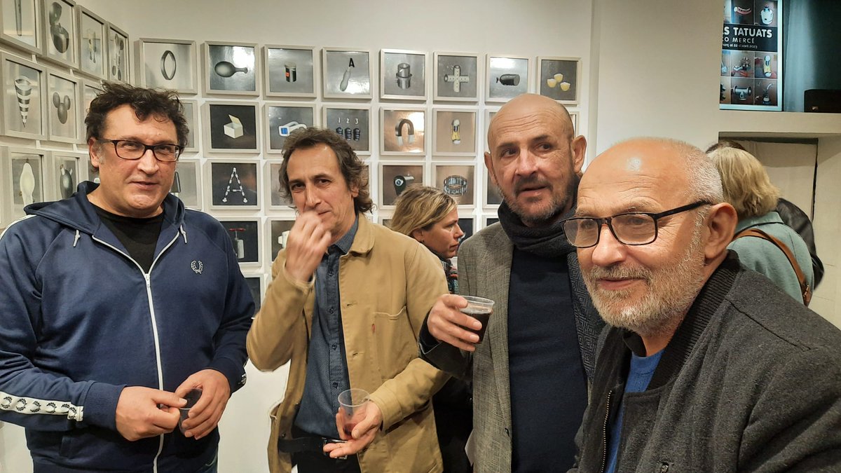 RetratsDelBarri's tweet photo. Diumentge per la tarde #SANTJORDI paseu per @Quei15bcn #quei15Artgallery per veure l'expo de #xescomerce i per inscriure's a Retrats de la gent del barri 7 #Rgb7
@Bcn_SantMarti @parcsandaru #wellingtonBarcelona https://t.co/99ujllaVwo