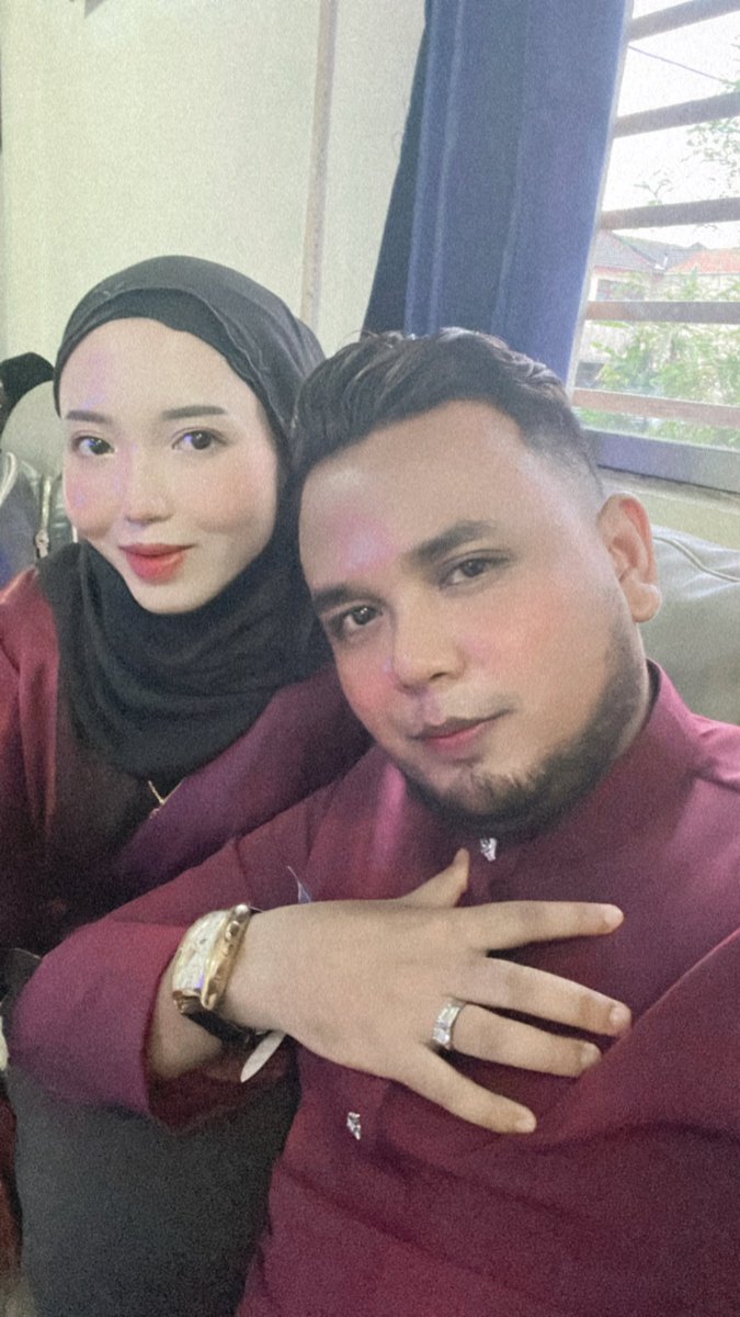 Selamat hari raya maaf zahir &amp; batin dari kami aeril camey &amp; wawa zieya. Ootd takde fakk busy betul harini