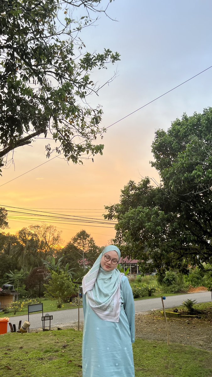 FilzaNazirah's tweet photo. selamat hari raya💚 https://t.co/WyrpMin9NA
