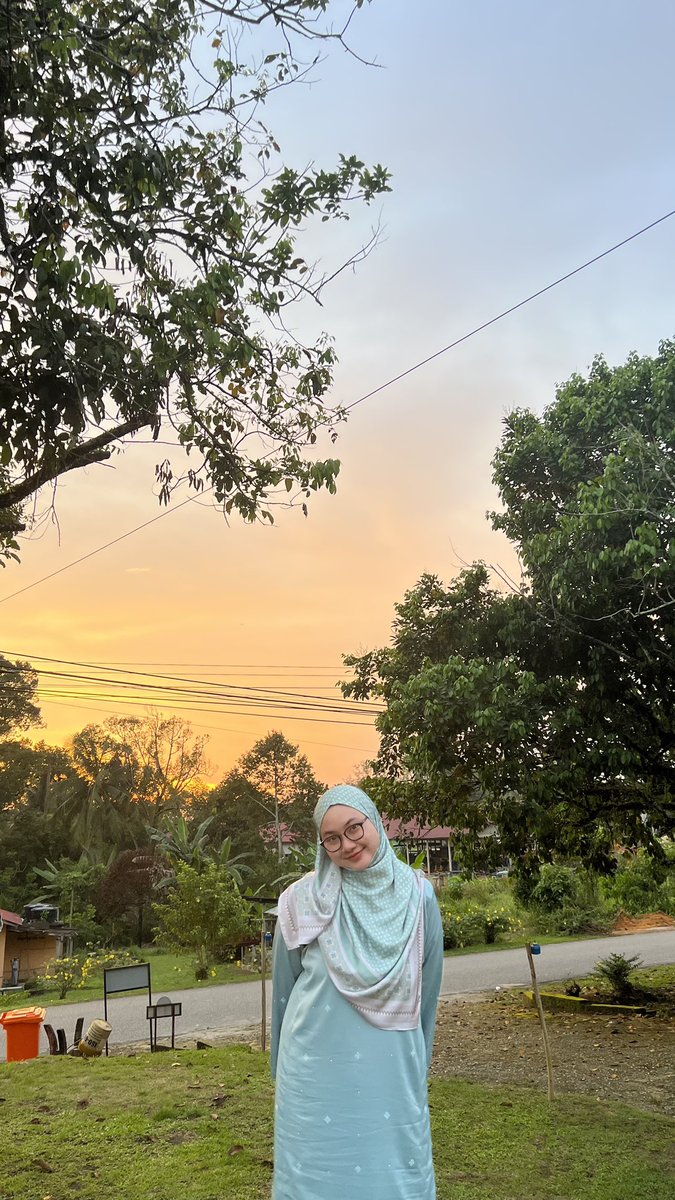 FilzaNazirah's tweet photo. selamat hari raya💚 https://t.co/WyrpMin9NA