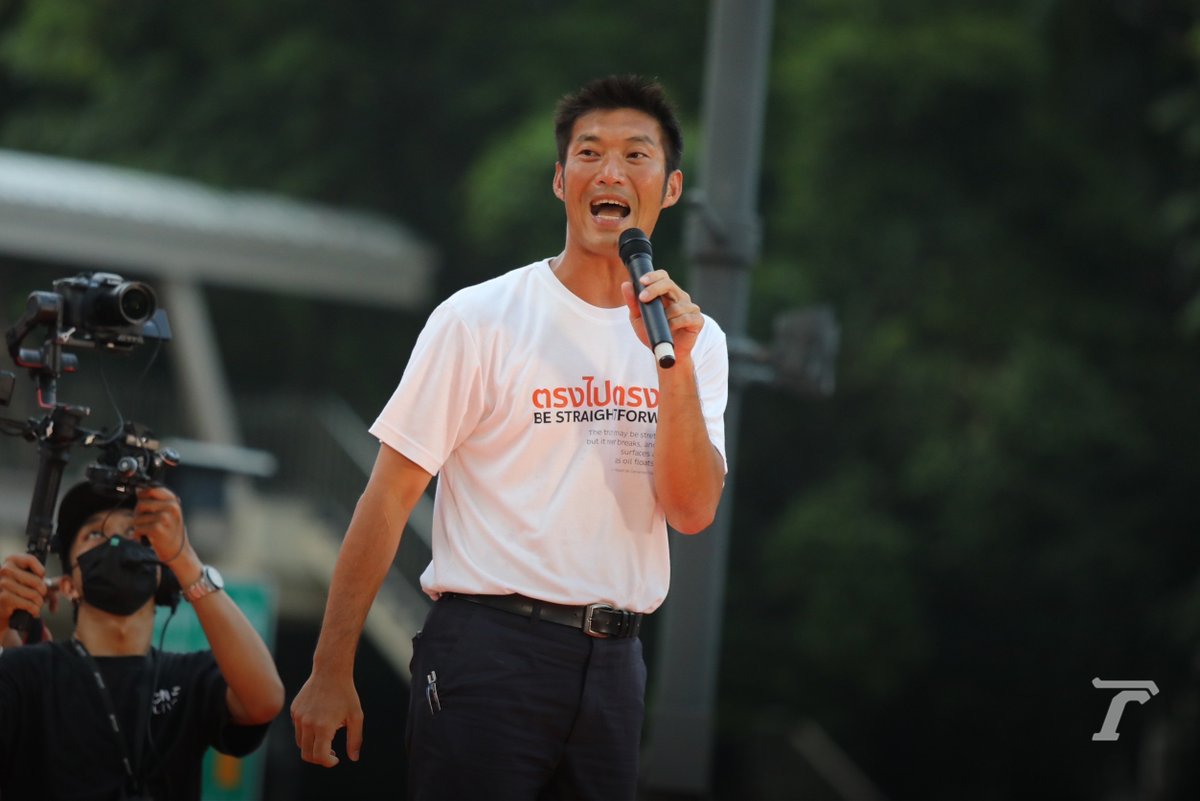 Thairath_News's tweet photo. ประชาชนทุกเพศทุกวัย นั่งฟังปราศรัยใหญ่จาก #พรรคก้าวไกล แน่นพื้นที่ด้านข้างสามย่านมิตรทาวน์ ทั้งนั่งเก้าอี้ นั่งพื้น และยืนฟัง  
⁣
📍 สามย่านมิตรมิตรทาวน์ ⁣
⁣
ภาพ : เอกลักษณ์ ไม่น้อย⁣
#ก้าวไกล #เลือกตั้ง66 #ThairathPhoto #ไทยรัฐออนไลน์ ⁣
⁣ https://t.co/gHzdDZui87