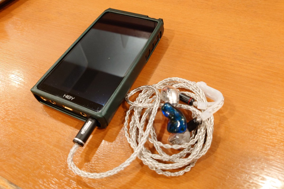 haruko_425's tweet photo. 🎊【 MNG 】🎊
HiBy R6Ⅲ(R6Gen3)をゲット😍📱
ポタオデの質がパワーアップ(˙꒳˙)🎧️♥️
このサイズ感で限界かな🐸⭕️
レザーケースも付いてきました。
明日からのお楽しみです…
#MNG #HiBy #R6Gen3 #ポタオデ #SHURE #SE846 #SE535 #SE425 #もやし生活 https://t.co/K3OyxJ5Pet