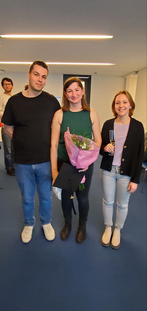 Happy to share that this week I successfully defended my phd thesis <a href="/WU_econ/">WU Economics Dept.</a>! And this is a great opportunity to say thank you: thank you to all of my collegues and friends at INEQ - especially to  <a href="/nessilech/">Vanessa Lechinger</a> &amp; <a href="/EmanueIList/">Emanuel List</a> 🥰