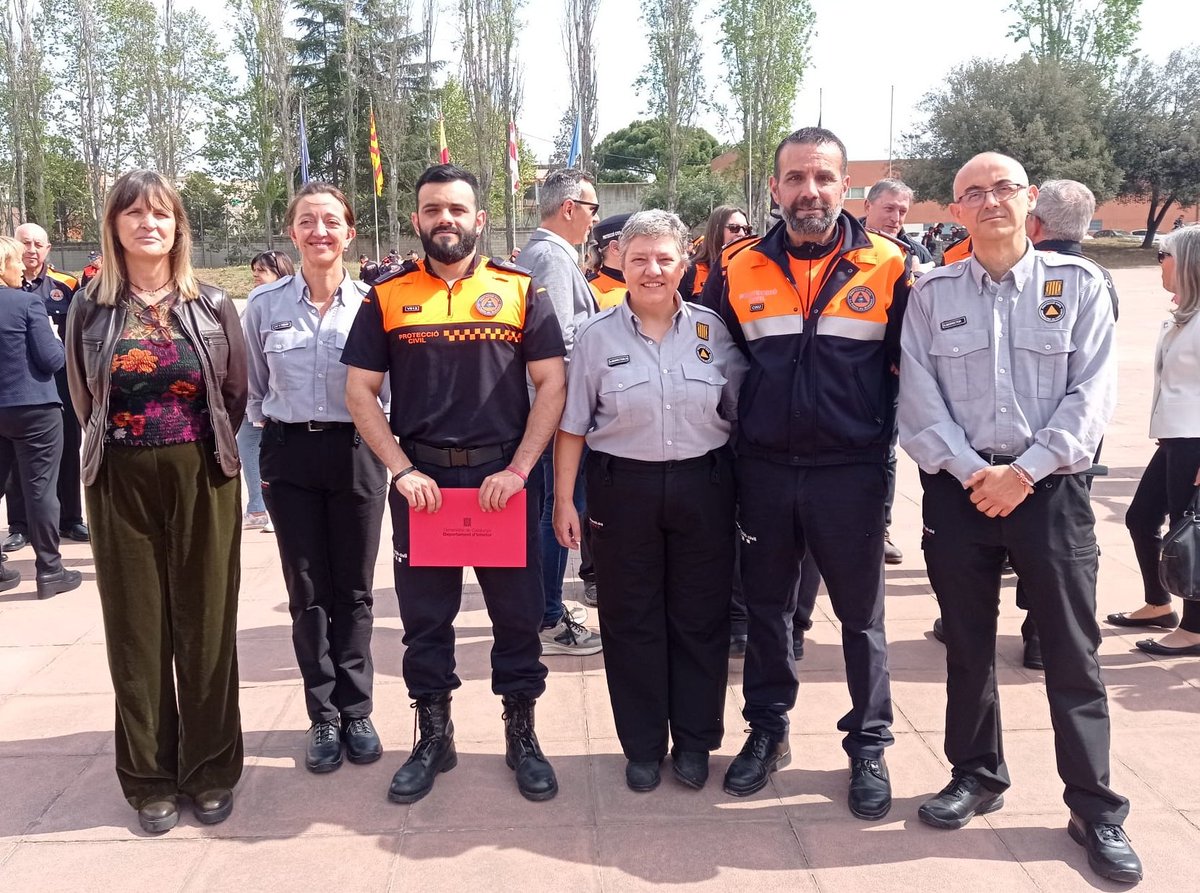 la_vpc's tweet photo. Avui hem estat a l'Institut de Seguretat Pública de Catalunya, on el nostre company Adrián ha rebut el diploma del Curs de Formació Bàsica per Voluntari de P.C.
Enhorabona! https://t.co/VnYPe3f6W2