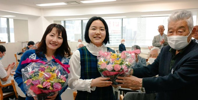 &#332;sawa Maya (left) with her daughter &#332;suka Seira. Credit: &#332;sawa Maya Twitter)