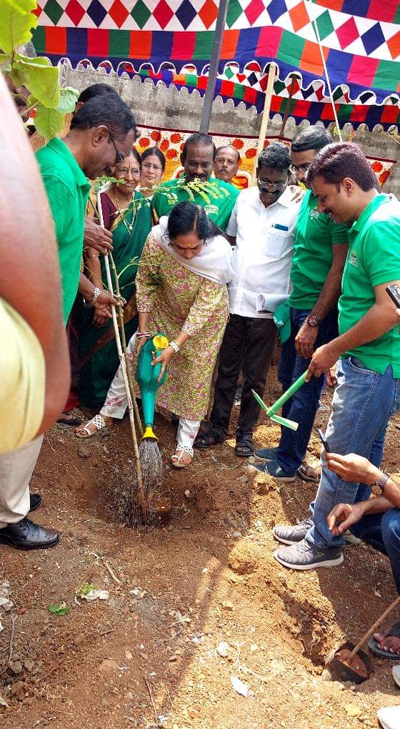 ThamizhachiTh's tweet photo. இன்று (22.04.2023), வேளச்சேரியில், @CMOTamilnadu @mkstalin அவர்களின் பிறந்தநாள் விழாவை முன்னிட்டு பசுமை வேளச்சேரி சார்பாக 700 மரக்கன்றுகள் நடும் விழாவில் கலந்துகொண்டேன்.
1/2 https://t.co/glDGtP41ru