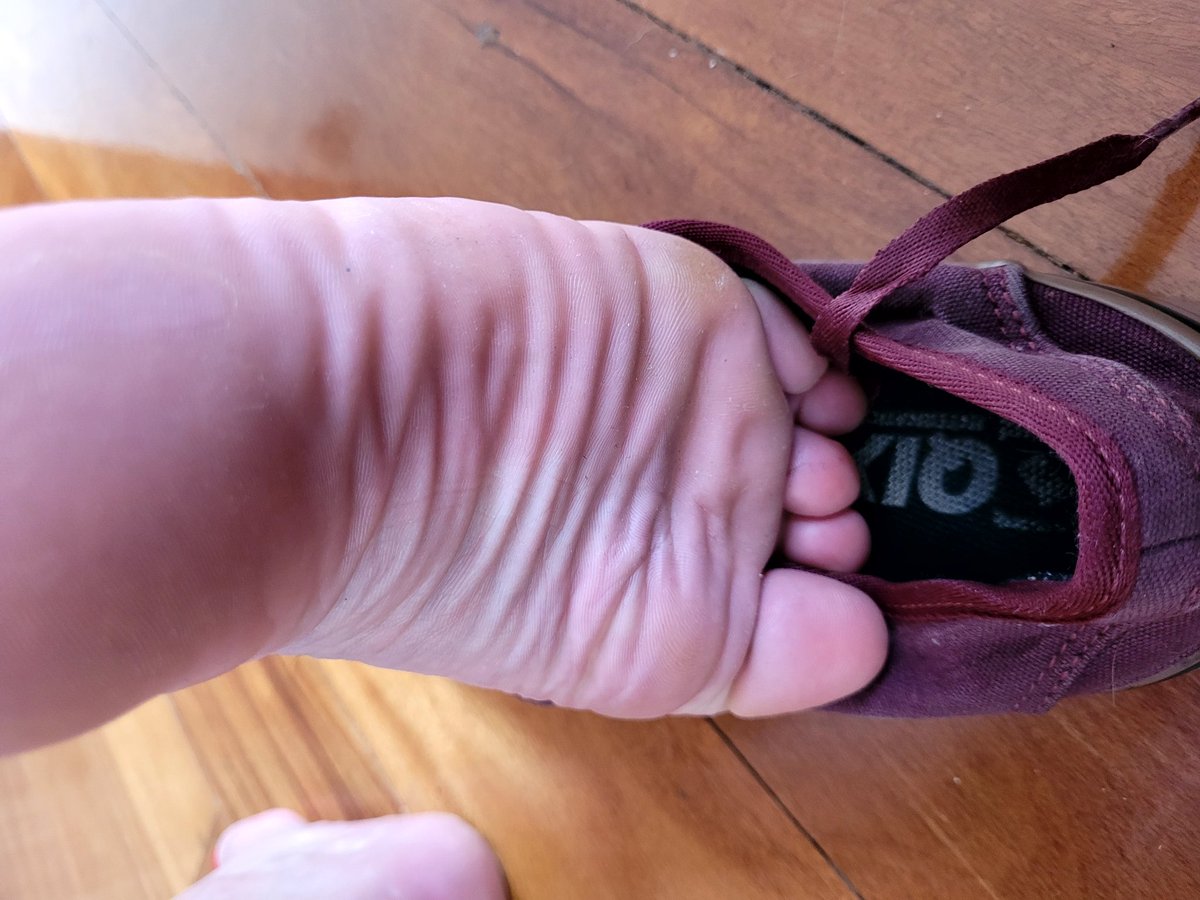 GiFeet96's tweet photo. My feet was very stink this day. Can you see the mark of my soles?
Meus pés estavam com muit chulé. Consegue ver marca dos meus dedos?
#feet #feetfethish #feetpic #feet_lover #feetcontent #feetfinder #feetcomunity https://t.co/OFUQQMCxLO