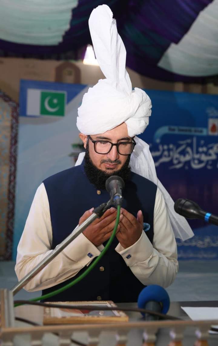 بشکلِ شیخ دیدم مصطفیؐ را
ندیدم مصطفیؐ رابل خدارا

مولانا رومی ؒ
#HBDSahibzadaSultan422