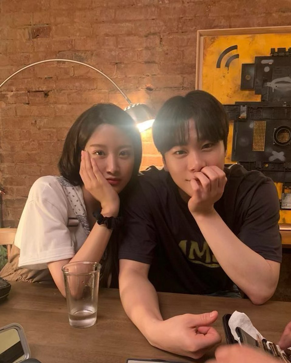 HourlyASTROBR's tweet photo. [20230422]

Post da Mun Kayoung no Instagram

"Nosso começo e todos os momentos que olhei para você estão claros"
https://t.co/vPwalEooLl https://t.co/BKC3V2lYU9