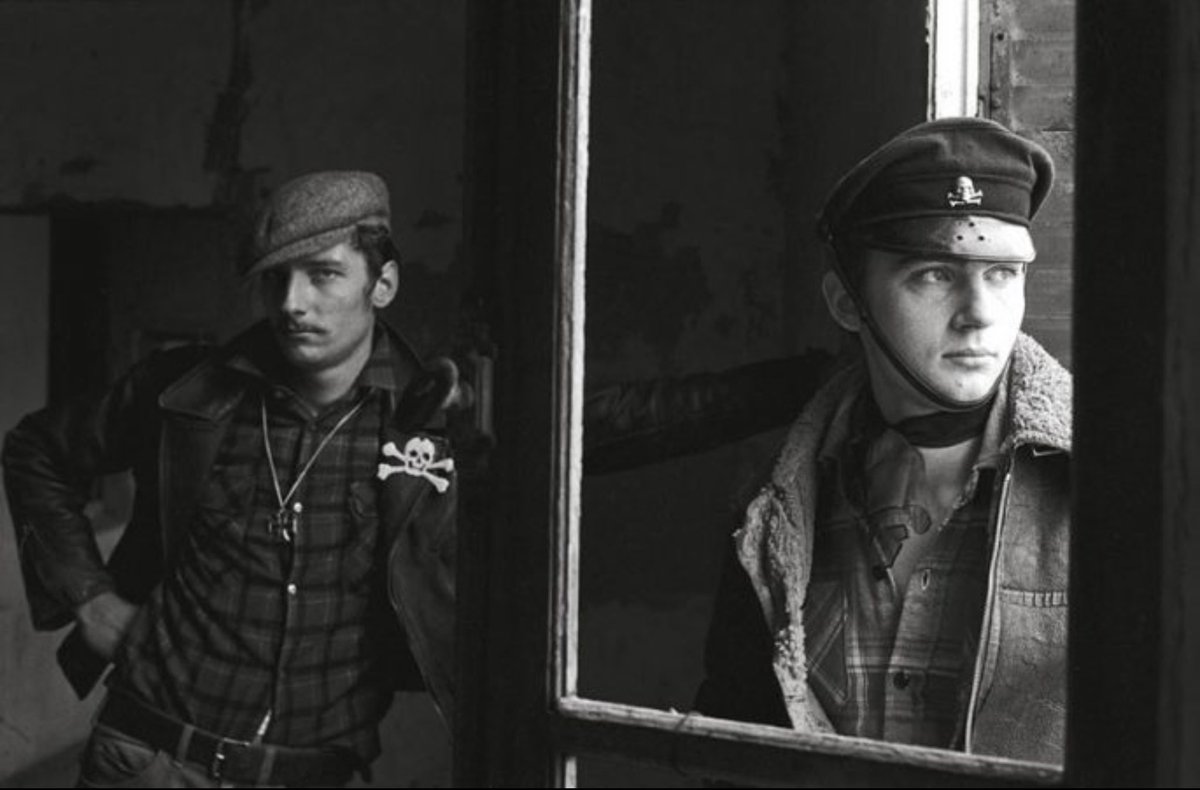 sim_barr's tweet photo. Primarily known for his war #photography, #YanMorvan began his career photographing the underbelly of society including his series titled #BlousonsNoir (#BlackJackets) from 1975 which focused on #gangs + #bikers …
#photographer #schwarzejacken #photojournalist #photojournalism https://t.co/GzYD5JocdA