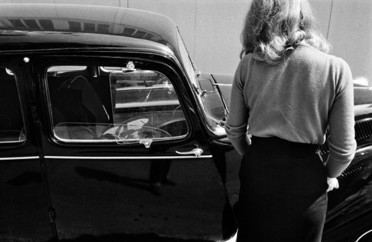 sim_barr's tweet photo. Primarily known for his war #photography, #YanMorvan began his career photographing the underbelly of society including his series titled #BlousonsNoir (#BlackJackets) from 1975 which focused on #gangs + #bikers …
#photographer #schwarzejacken #photojournalist #photojournalism https://t.co/GzYD5JocdA