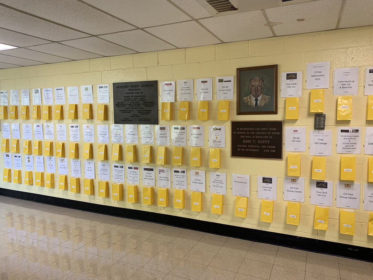 AcademyStreetES's tweet photo. What an amazing night! A huge Thank You to our PTA! Without you none of this would’ve been possible! Your countless hours you worked just to help our students and school is incredible! #trickytray #acadeMYschool #gotigers https://t.co/Wx6U0s4UVe