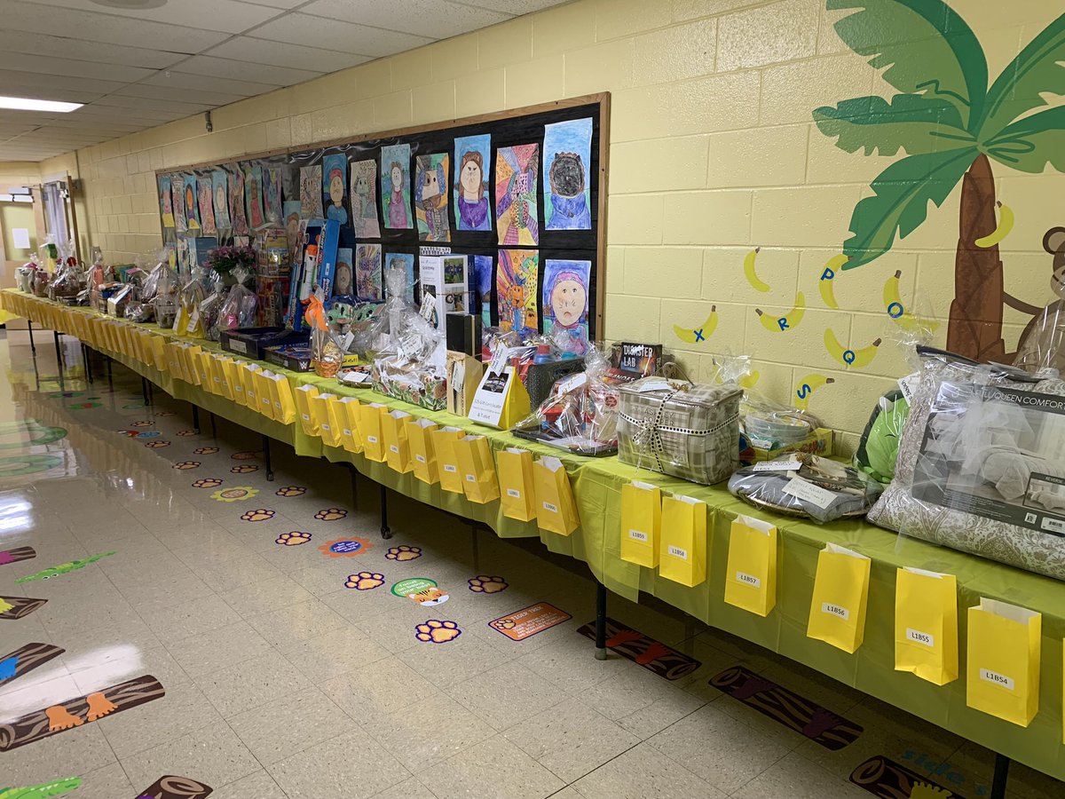 AcademyStreetES's tweet photo. What an amazing night! A huge Thank You to our PTA! Without you none of this would’ve been possible! Your countless hours you worked just to help our students and school is incredible! #trickytray #acadeMYschool #gotigers https://t.co/Wx6U0s4UVe
