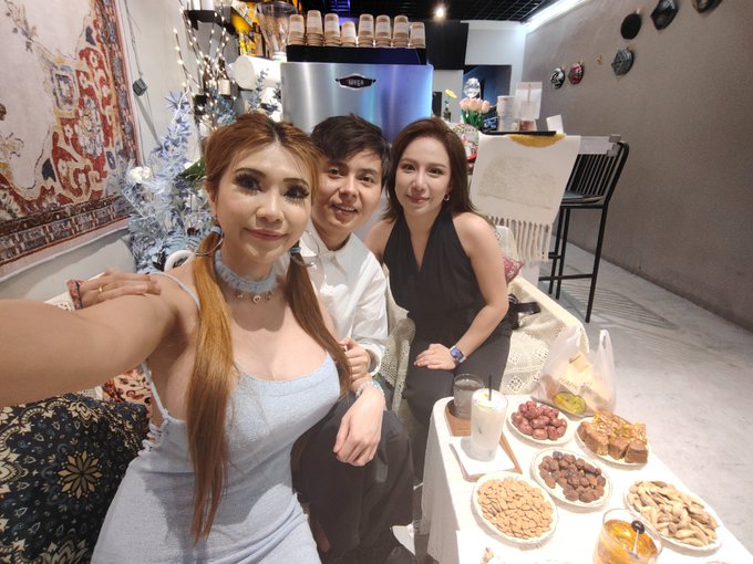 Out with the Uyghur crew tonight, Eid Mubarak everyone... https://t.co/23ZasmHkMa<a href="/tag/happyholidays"class="tags"><span>#happyholidays</span></a><a href="/tag/%E0%B8%AA%E0%B8%B8%E0%B8%82%E0%B8%AA%E0%B8%B1%E0%B8%99%E0%B8%95%E0%B9%8C%E0%B8%A7%E0%B8%B1%E0%B8%99%E0%B8%84%E0%B8%A3%E0%B8%B4%E0%B8%AA%E0%B8%95%E0%B9%8C%E0%B8%A1%E0%B8%B2%E0%B8%AA"class="tags"><span>#สุขสันต์วันคริสต์มาส</span></a><a href="/tag/%E5%9C%A3%E8%AF%9E%E5%BF%AB%E4%B9%90"class="tags"><span>#圣诞快乐</span></a><a href="/tag/%D1%81"class="tags"><span>#с</span></a>