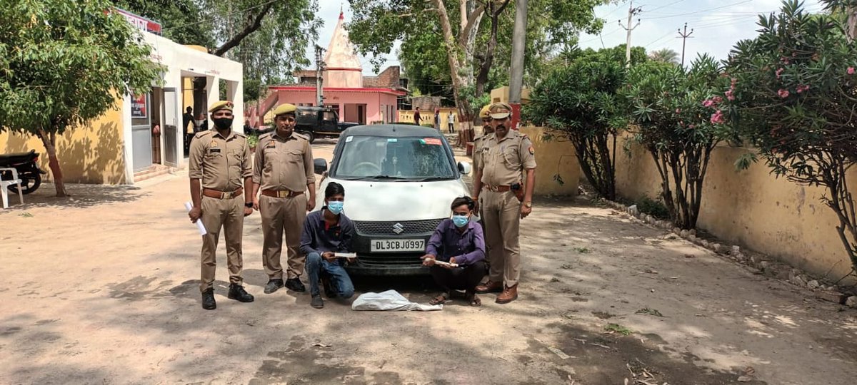 budaunpolice's tweet photo. SSP #budaunpolice के निर्देशन मे थाना मूसाझाग पुलिस द्वारा लूट की योजना बनाते हुए कुल 02 अभि0गण को लूट के उपकरण, अवैध तमंचा, चाकू व कार समेत गिरफ्तार किया गया ।
#UPPolice https://t.co/0UjPY3pCMV