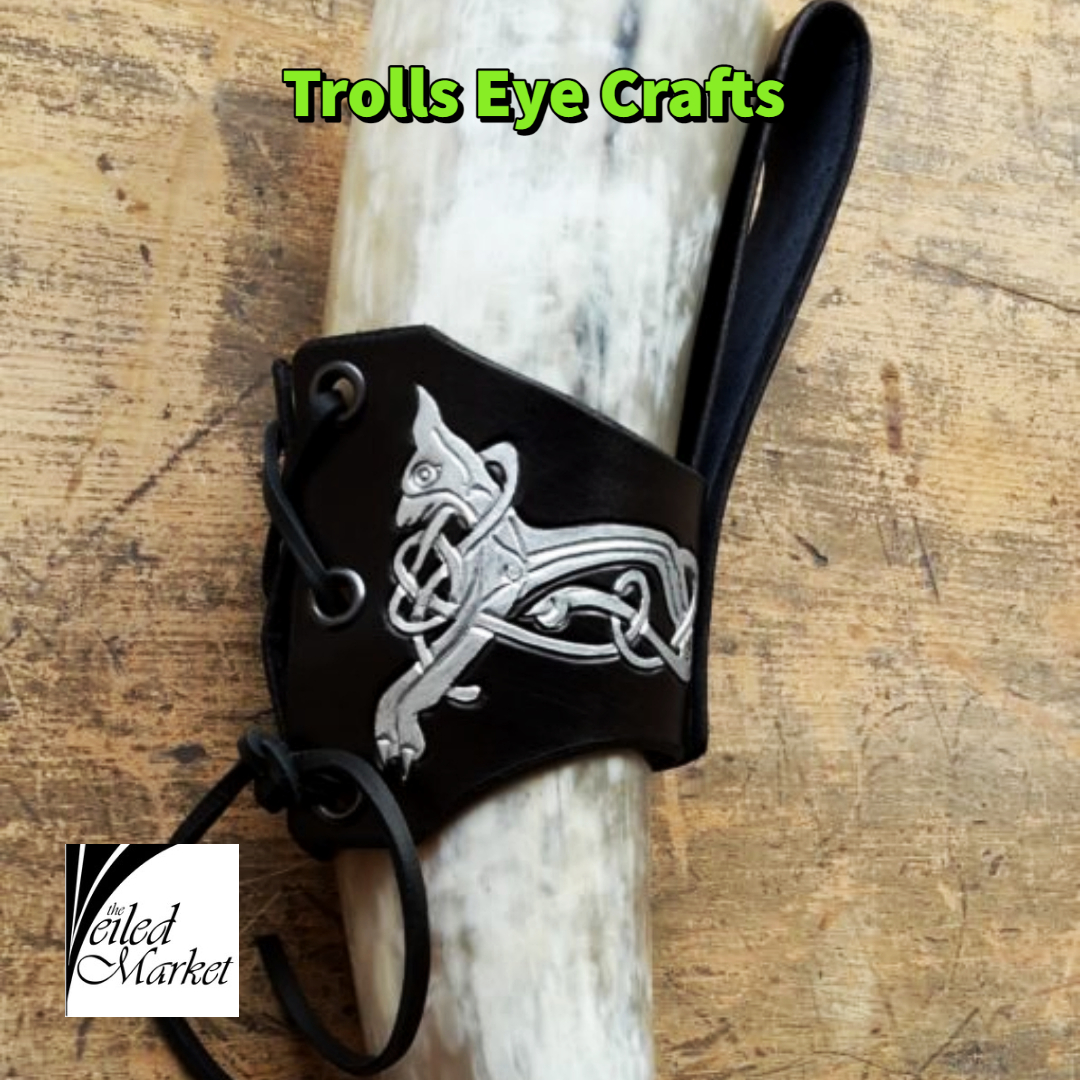 Drinking horn with black &amp; silver leather Celtic belt holder £55 Free P&amp;P - Drinking horn with laced black leather belt holder, hand tooled and painted with silver coloured Celtic hounds.
veiledmarket.com/product/drinki…
#MHHSBD #CraftBizParty #shopindie #shopsmalluk #norsepagan