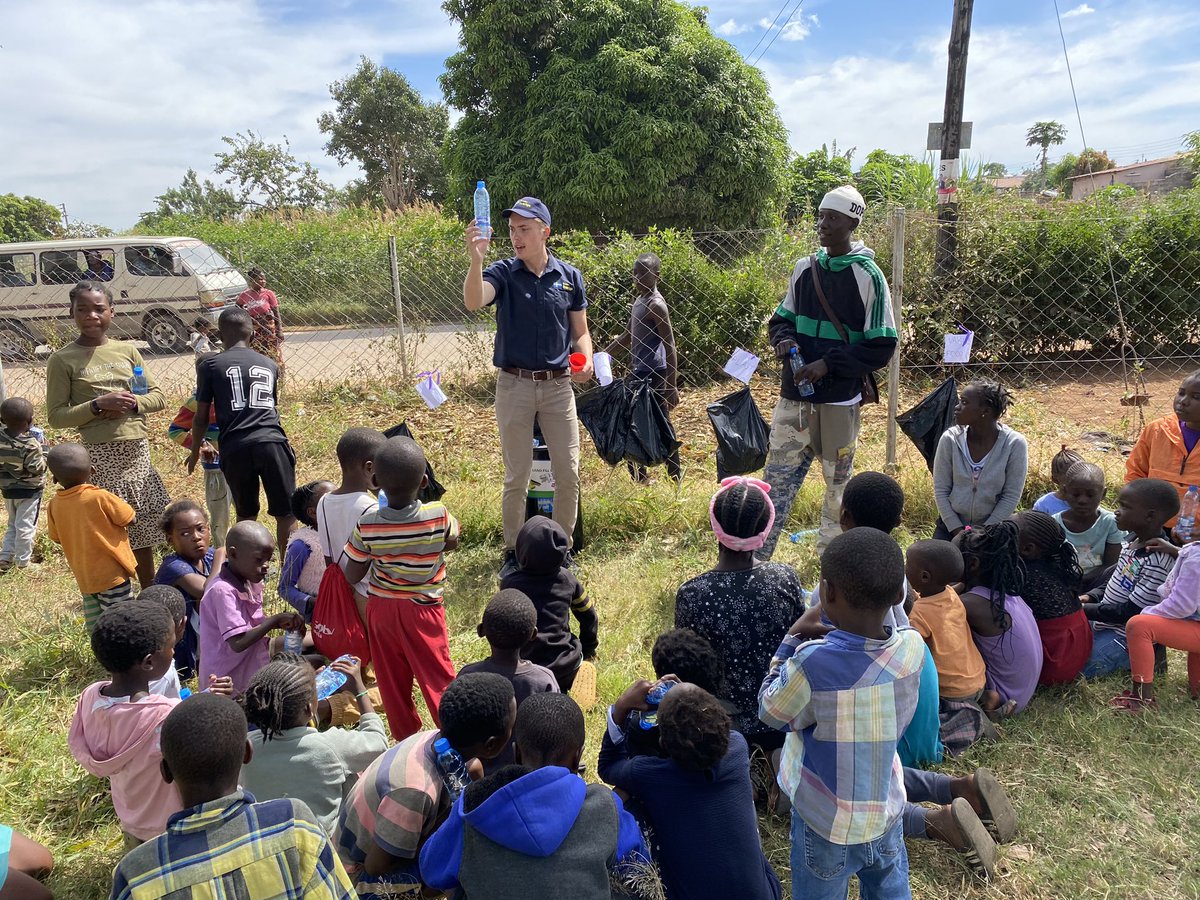 SweAmbZam's tweet photo. Go Green Bauleni!! 💚💚💚

What a wonderful morning! Together w #Afrotwist &amp; hundreds of kids in #Bauleni we planted trees, recycled trash, but also painted faces,  danced &amp; of course hugged. 🤗

Thanks for letting us share your day! You are all amazing! ❤️💚❤️💚🙌🏼💪🏼

#SweZam🇸🇪🇿🇲 https://t.co/vpleWnBD92