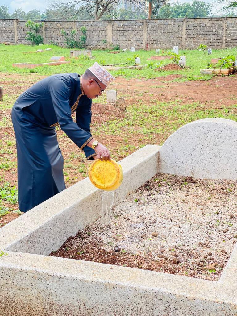 MohaJichoPevu's tweet photo. Nothing compares to the feeling of losing a parent. It's been 16yrs since my dad left this world and every day I wake up wishing I could be half the man he was.Every Eid Occassion brings with it a strong reminder that he is no longer here. For all those who have lost their parent https://t.co/1DVhnTkCY0